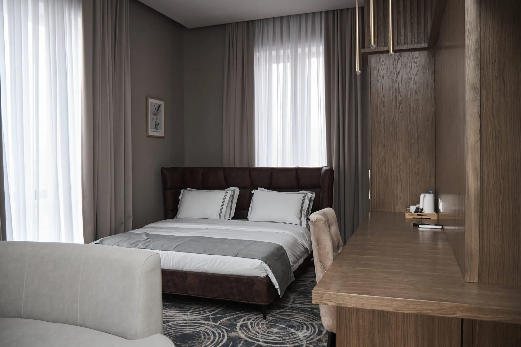 Интерьер номера «Люкс» Tal Resort с гостиной